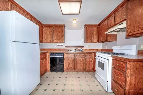 Kitchen - 511 W 5th St, Stroud, OK 74079 photo 1 of 3