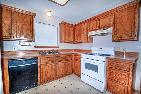 Kitchen - 511 W 5th St, Stroud, OK 74079 photo 3 of 3