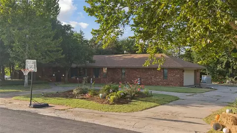 11709 W Little Ln, Mustang, OK 73064