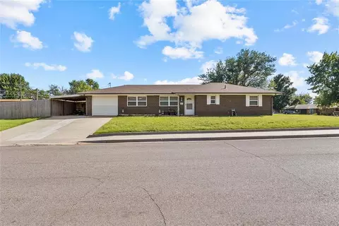 718 W Huber Ave, Weatherford, OK 73096