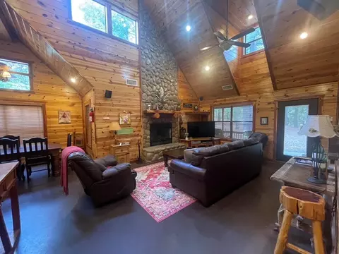 Living - 616 Southern Hills Rd, Broken Bow, OK 74728 photo 2 of 3