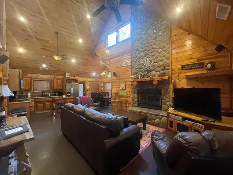 Living - 616 Southern Hills Rd, Broken Bow, OK 74728 photo 3 of 3