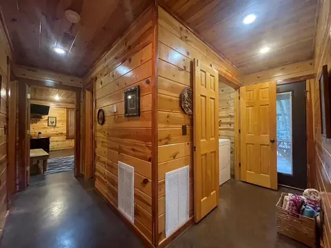 Entry Way - 616 Southern Hills Rd, Broken Bow, OK 74728 photo 2 of 2