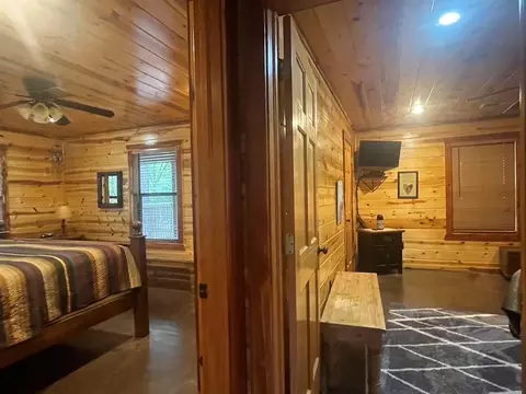 Entry Way - 616 Southern Hills Rd, Broken Bow, OK 74728 photo 1 of 2