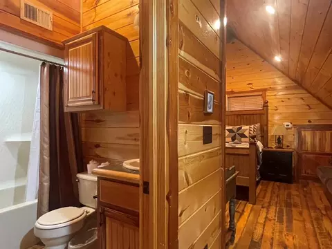 Bath - 616 Southern Hills Rd, Broken Bow, OK 74728 photo 2 of 2