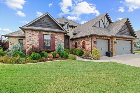 2141 Redbud Creek Ave, Yukon, OK 73099