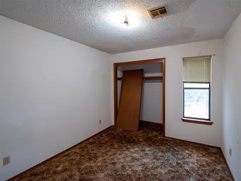 Bedroom - 2222 7th St, Prague, OK 74864 photo 6 of 9