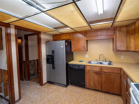 Kitchen - 2222 7th St, Prague, OK 74864 photo 2 of 2
