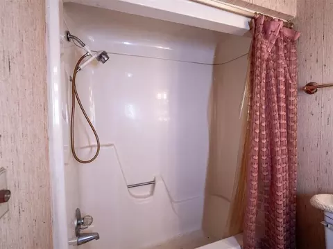 Bath - 2222 7th St, Prague, OK 74864 photo 6 of 6