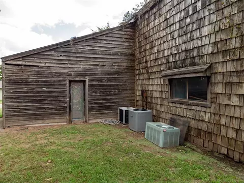 Exterior - 2222 7th St, Prague, OK 74864 photo 4 of 7