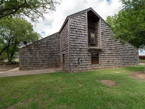 Exterior - 2222 7th St, Prague, OK 74864 photo 5 of 7