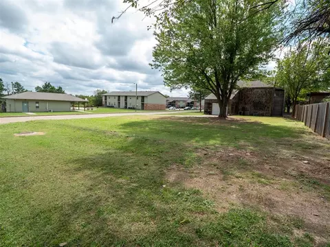Exterior - 2222 7th St, Prague, OK 74864 photo 7 of 7