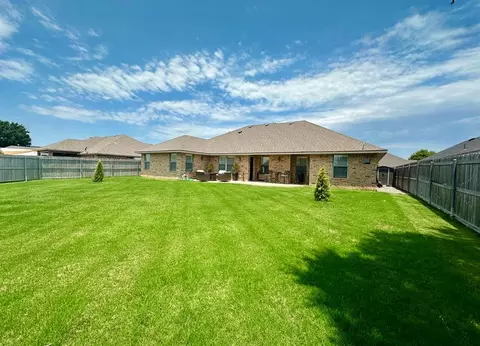Exterior - 904 Sheryl Ln, Altus, OK 73521 photo 2 of 2