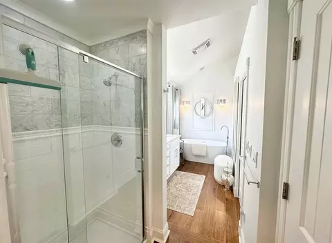 Bath - 904 Sheryl Ln, Altus, OK 73521 photo 2 of 3