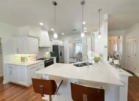 Kitchen - 904 Sheryl Ln, Altus, OK 73521 photo 2 of 3