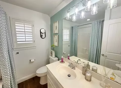 Bath - 904 Sheryl Ln, Altus, OK 73521 photo 3 of 3