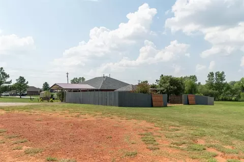 996 S Morgan Rd, Blanchard, OK 73010