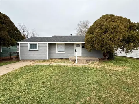 915 E Hickory St, Altus, OK 73521