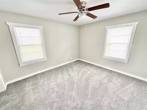 Bedroom - 915 E Hickory St, Altus, OK 73521 photo 4 of 5