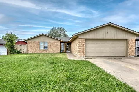 6110 SW Oak Cliff Ave, Lawton, OK 73505