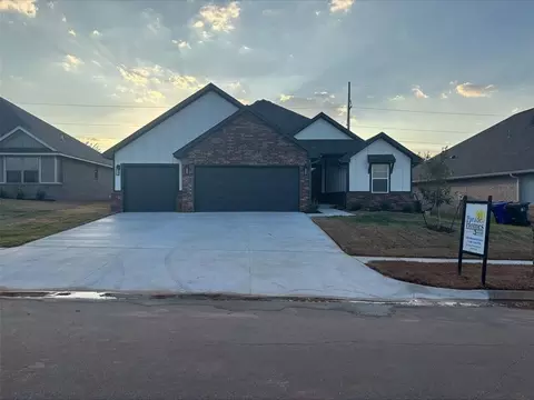 1910 Hollow Crest Ct, Norman, OK 73071