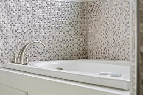 Bath - 7200 Thunder Canyon Ave, Edmond, OK 73034 photo 5 of 8