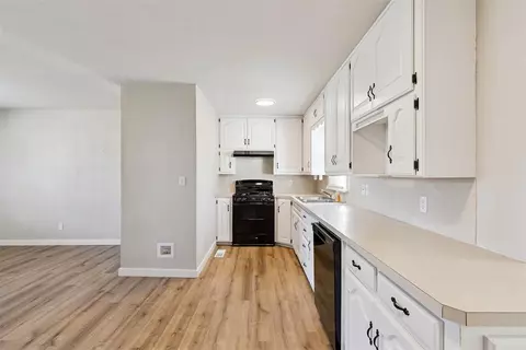 Kitchen - 7012 NW 62nd St, Bethany, OK 73008 photo 3 of 4