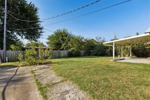 Exterior - 7012 NW 62nd St, Bethany, OK 73008 photo 7 of 10