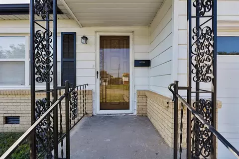 Exterior - 7012 NW 62nd St, Bethany, OK 73008 photo 5 of 10