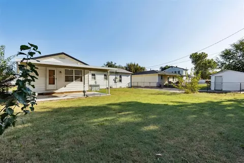 Exterior - 7012 NW 62nd St, Bethany, OK 73008 photo 9 of 10