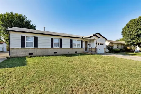 Exterior - 7012 NW 62nd St, Bethany, OK 73008 photo 2 of 10
