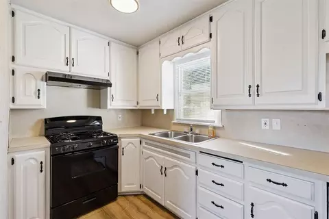 Kitchen - 7012 NW 62nd St, Bethany, OK 73008 photo 4 of 4