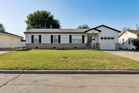 Exterior - 7012 NW 62nd St, Bethany, OK 73008 photo 3 of 10