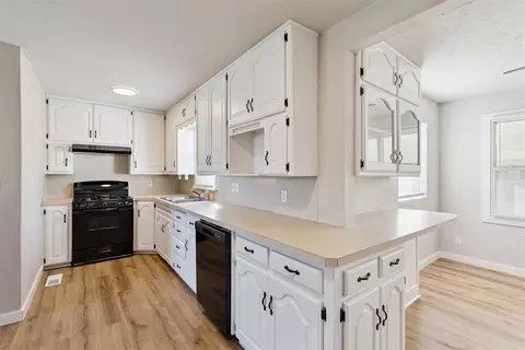 Kitchen - 7012 NW 62nd St, Bethany, OK 73008 photo 2 of 4