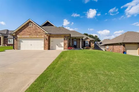 10829 Taylor Paige Dr, Midwest City, OK 73130