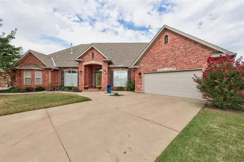 1321 Camelot Dr, Yukon, OK 73099