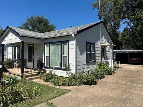 302 Fourth St, Maysville, OK 73057