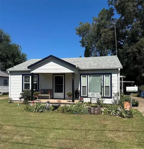 302 Fourth St, Maysville, OK 73057