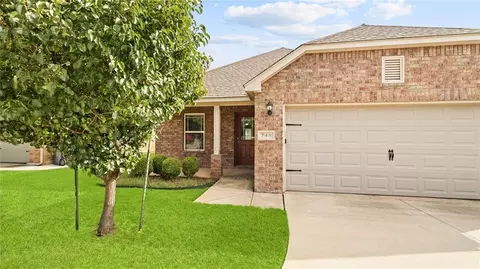 745 Christian Ln, Yukon, OK 73099