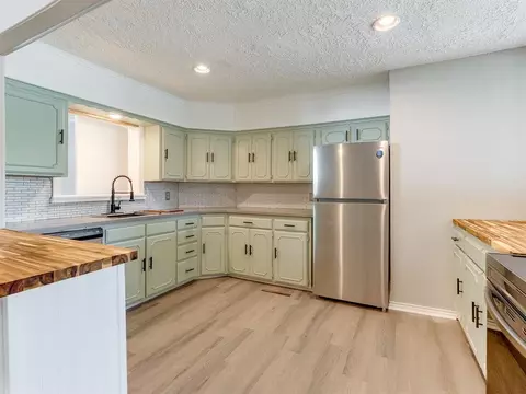 Kitchen - 1024 Hillside Dr, Ada, OK 74820 photo 2 of 5