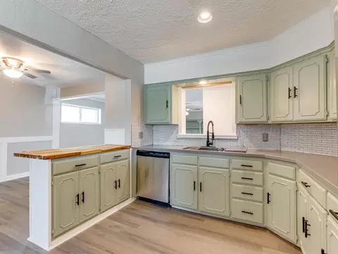 Kitchen - 1024 Hillside Dr, Ada, OK 74820 photo 5 of 5