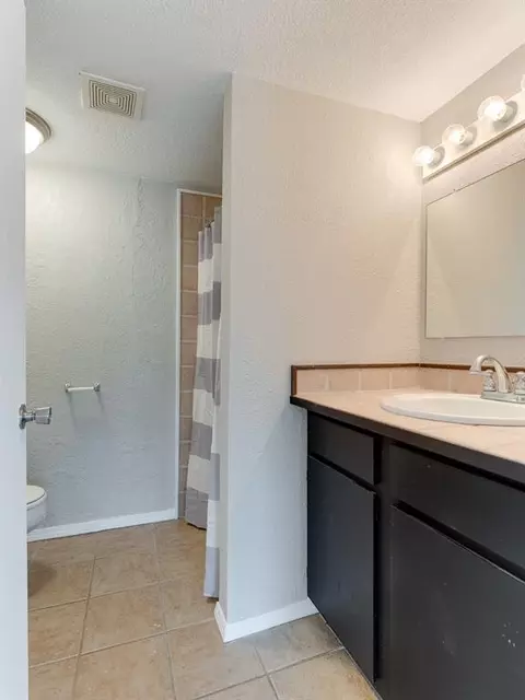 Bath - 1024 Hillside Dr, Ada, OK 74820 photo 1 of 8