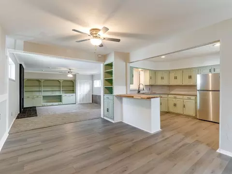 Living - 1024 Hillside Dr, Ada, OK 74820 photo 4 of 11