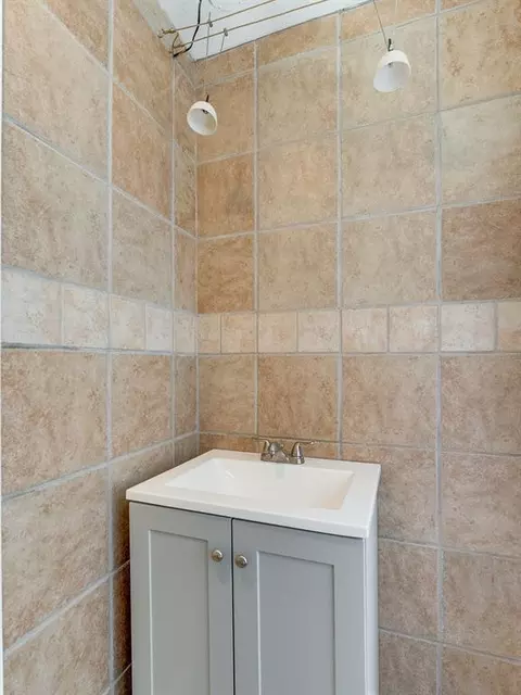 Bath - 1024 Hillside Dr, Ada, OK 74820 photo 5 of 8