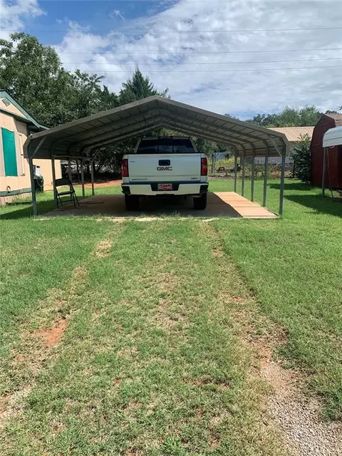 421 N Division St, Hydro, OK 73038 photo 7