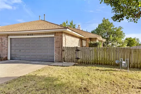 622 Peppertree Ln, Midwest City, OK 73110