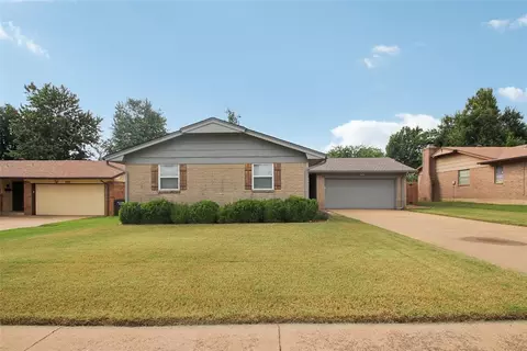 916 NE 6th St, Moore, OK 73160