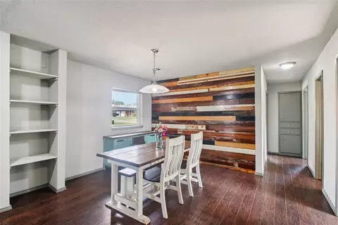 Dining - 916 NE 6th St, Moore, OK 73160 photo 1 of 2