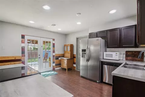 Kitchen - 916 NE 6th St, Moore, OK 73160 photo 1 of 2