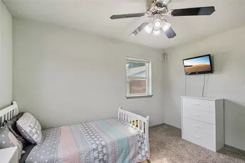 Bedroom - 916 NE 6th St, Moore, OK 73160 photo 5 of 5